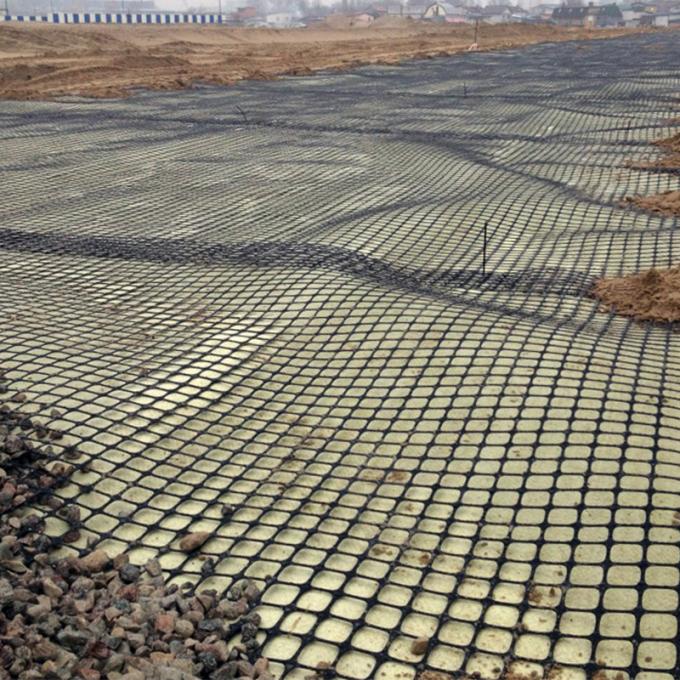 40kn Grid Mesh Biaxial PP พลาสติก Geogrid สําหรับการเสริมสร้างถนน 4