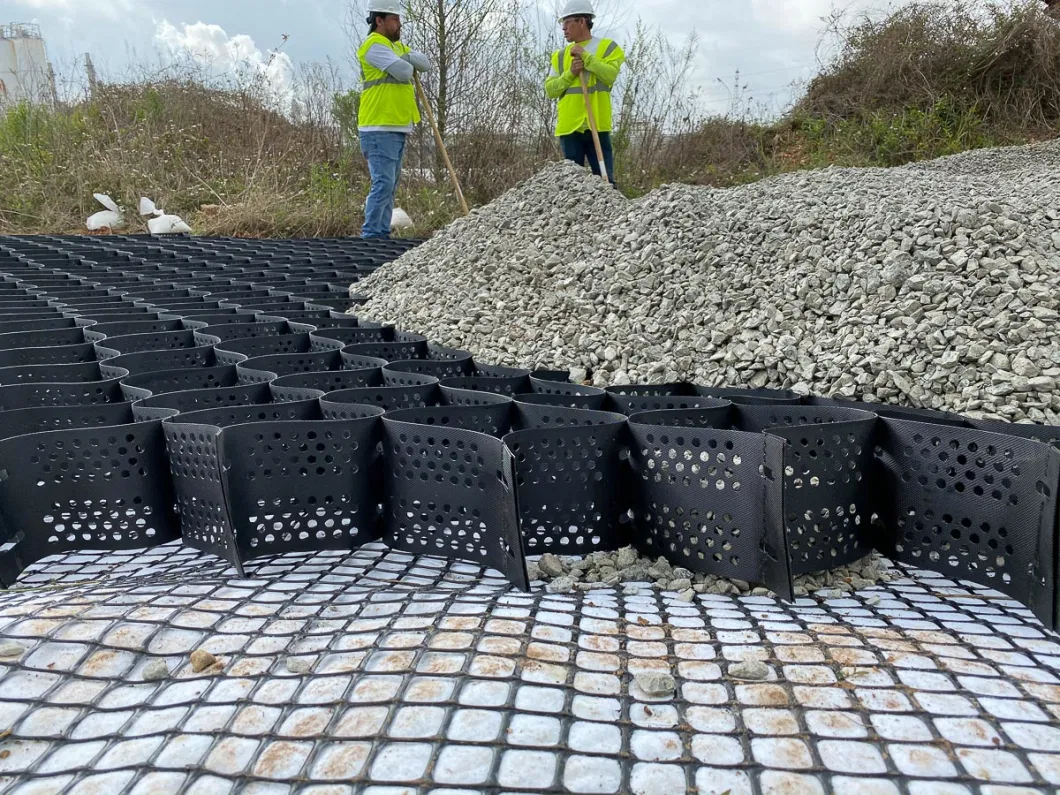 HDPE เครื่องพัดกรวยระบบวัสดุการขับขี่ Geocell เนื้อผงสําหรับการเสริมสร้างถนน 0