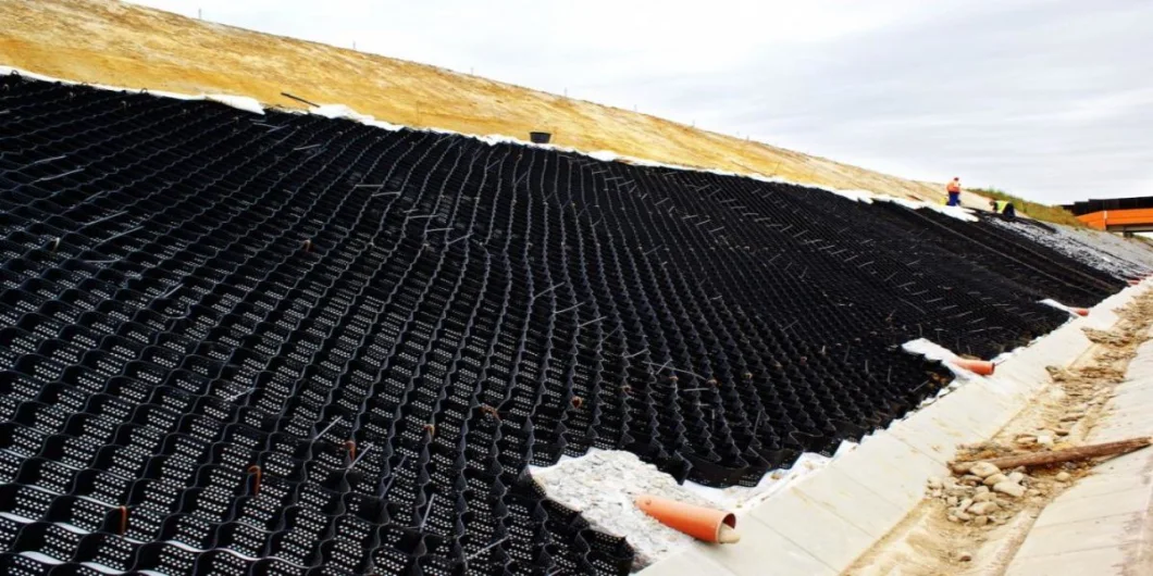 HDPE เครื่องพัดกรวยระบบวัสดุการขับขี่ Geocell เนื้อผงสําหรับการเสริมสร้างถนน 10