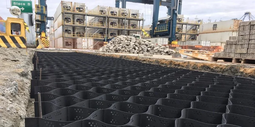 HDPE เครื่องพัดกรวยระบบวัสดุการขับขี่ Geocell เนื้อผงสําหรับการเสริมสร้างถนน 11