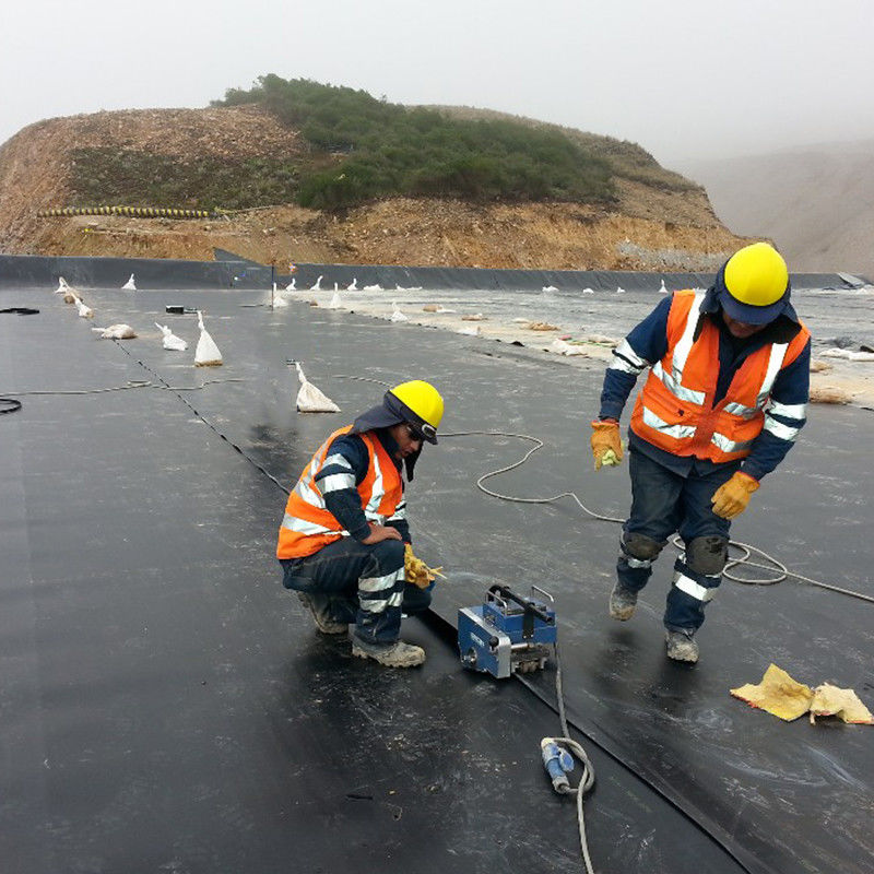 น้ํากัน HDPE Geomembrane ทะเลส้วมสําหรับถังน้ํา ปลา Shrimp Farm 0.2 - 2.5mm