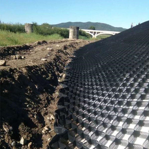 พลาสติกเนื้อเยื่อเรียบ HDPE Geocell ความหนา 1.1mm ถึง 1.8mm สําหรับทางด่วน