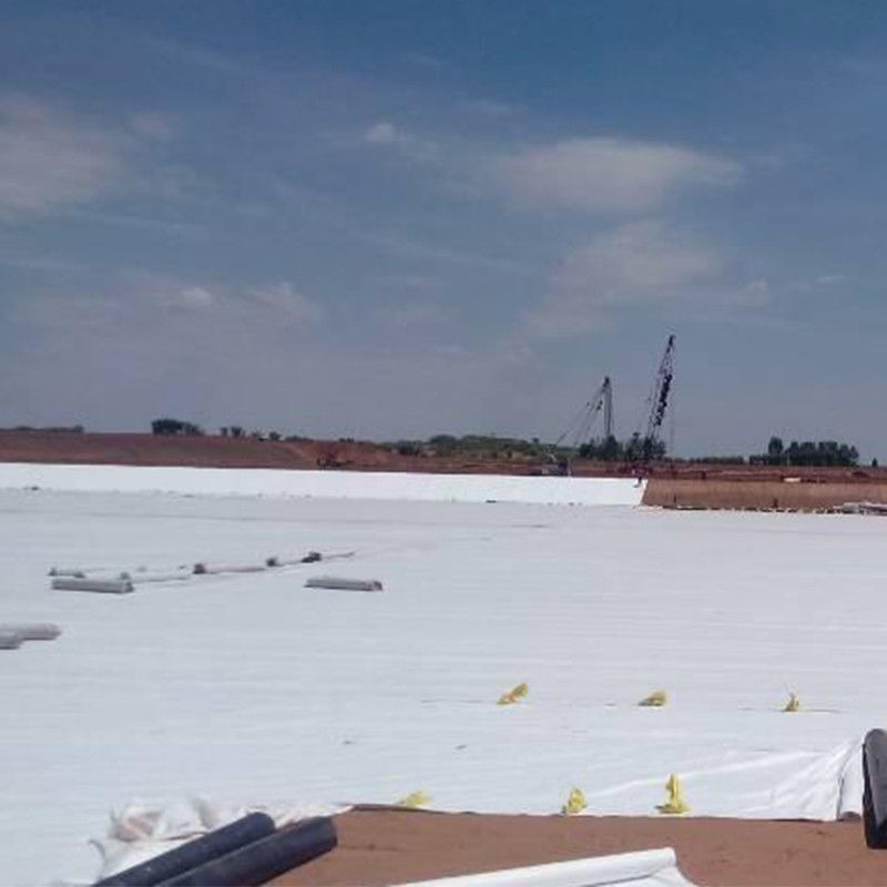 สินค้าที่มีความแข็งแกร่งสูง Geosynthetics วัสดุทางหลวง การสร้างถนน PP PET สายใยไม่เนื้อ