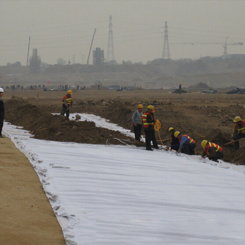 สินค้าที่มีความแข็งแกร่งสูง Geosynthetics วัสดุทางหลวง การสร้างถนน PP PET สายใยไม่เนื้อ