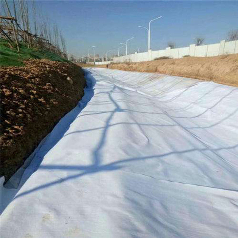 สินค้าที่มีความแข็งแกร่งสูง Geosynthetics วัสดุทางหลวง การสร้างถนน PP PET สายใยไม่เนื้อ