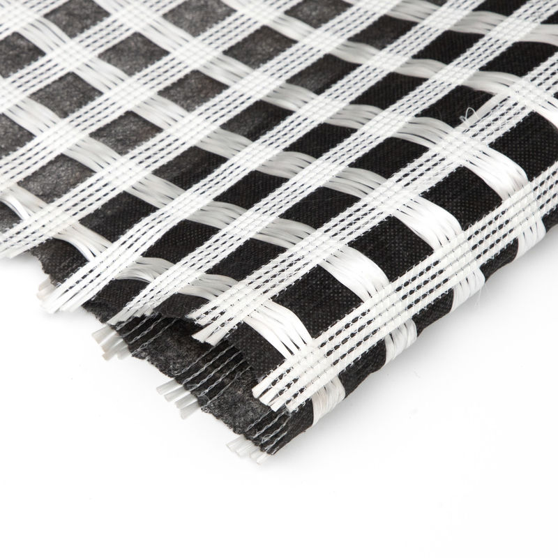 สารประกอบ Bi-Axial Fiberglass Geogrid With Nonwoven Geotextile สําหรับการเสริมสร้างดิน/วัสดุก่อสร้างถนน