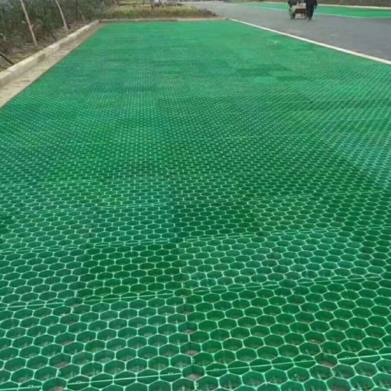 เครื่องปรับพื้นหญ้าที่ผ่านกระบวนการหนัก เครื่องปรับพื้นหญ้า HDPE พลาสติก เครื่องปรับพื้นหญ้าสําหรับทางเดิน