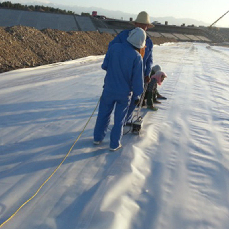 2 ชั้นและ 1 หนัง ถัง ควบคุมการรั่วไหล โกประกอบ Geomembrane ในการบํารุงน้ําเสียที่เก็บขยะ