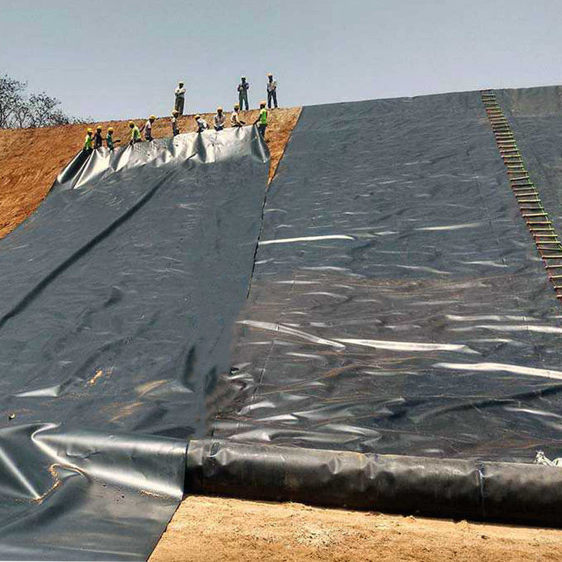 0.75mm 1mm Anti-Seepage Leakproof Smooth HDPE Geomembrane Pond Liner สําหรับการกําจัดขยะ