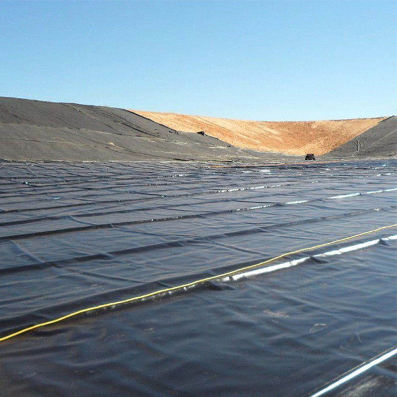 0.75mm 1mm Anti-Seepage Leakproof Smooth HDPE Geomembrane Pond Liner สําหรับการกําจัดขยะ