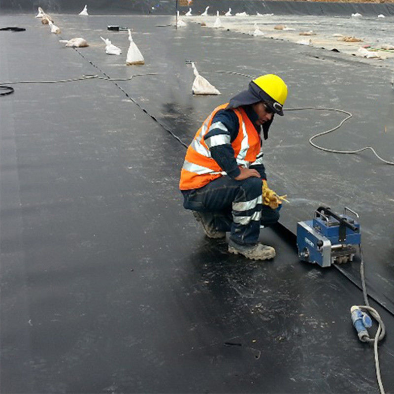 HDPE Geomembrane Pond Liner ความหนา 1.0mm ด้วยวัสดุบริสุทธิ์ 100% สําหรับช่องทางน้ํา