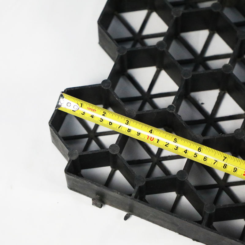 พลาสติก พลาสติกหญ้ากรีดสําหรับที่จอดรถ ไฟออก HDPE Pavers Geogrid สําหรับภูมิทัศน์ แผ่นดิน Geocell หญ้า Paddock Grid