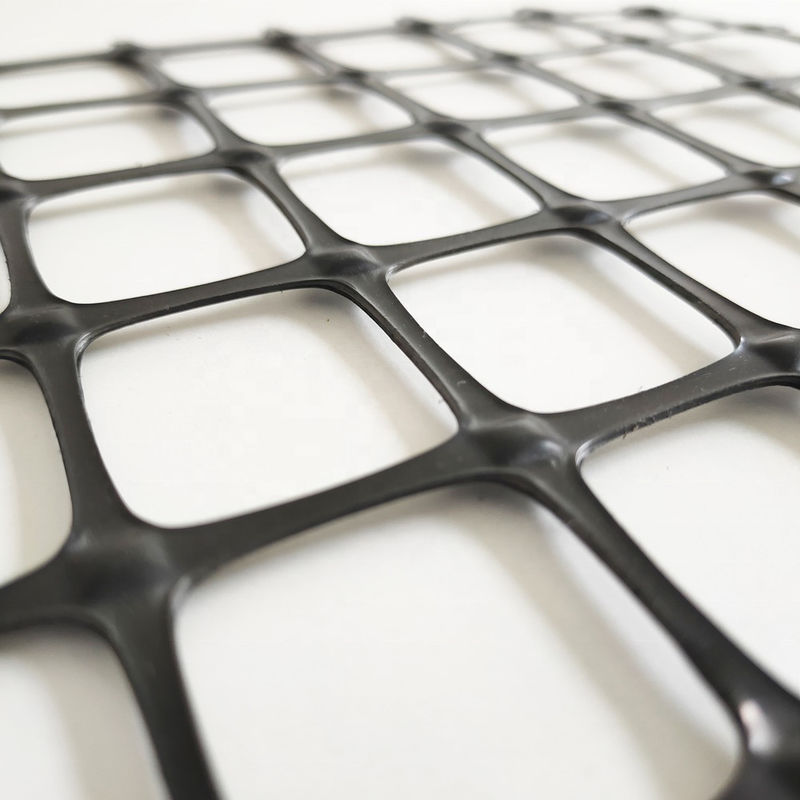 ความแข็งแรงในการดึงสูง Biaxial พลาสติก Mesh สําหรับการเสริมดิน 30kN / m สีดํา PP / PET Grid สําหรับการมั่นคงฐานถนน