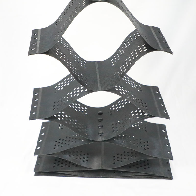 แผ่นใยสังเคราะห์พลาสติก Geocell สำหรับปูพื้นสีดำ HDPE Geocell สำหรับเสริมความแข็งแรงของฐานรากอ่อน ตัวปรับเสถียรกรวด Geocell ในการก่อสร้างถนน