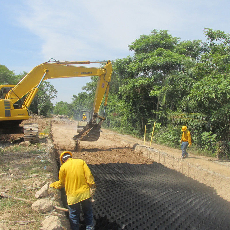 เครือข่ายพื้นดิน โพลีเอธีเลน โกงผึ้ง Geocells พลาสติก HDPE ผืนหญ้าที่ผ่านกระบวนการถนนหินกรวย Grid HDPE Geocell สําหรับทางเดิน