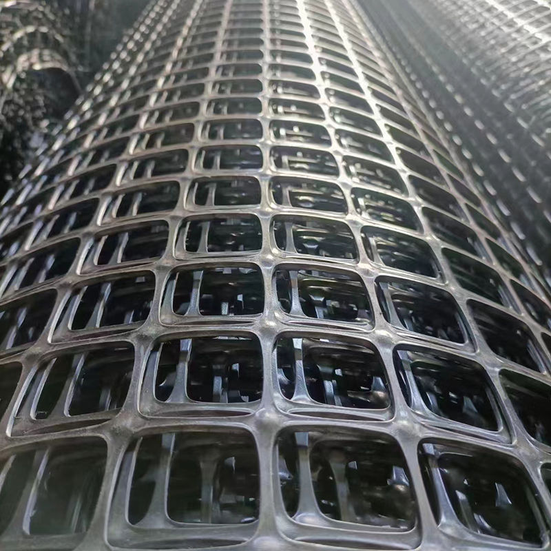 ความแข็งแรงในการดึงสูง Biaxial พลาสติก Mesh 30kN / m สีดํา PP / PET Geogrid สําหรับการเสริมดินและการมั่นคงฐานถนน