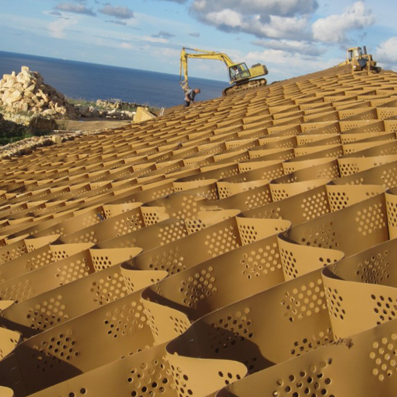 แผ่นใยสังเคราะห์ HDPE พลาสติกเจาะรูและมีพื้นผิวสำหรับเสริมความแข็งแรงของทางเข้า, เสริมฐานถนน, ลานจอดรถ และป้องกันลาด