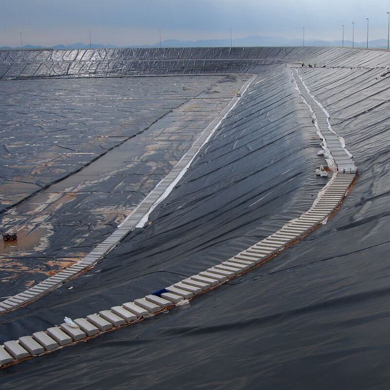 0.75 มม HDPE Geomembrane อุตสาหกรรมสําหรับฟาร์มปลา สระว่ายน้ํา Liner การปลอดน้ํา