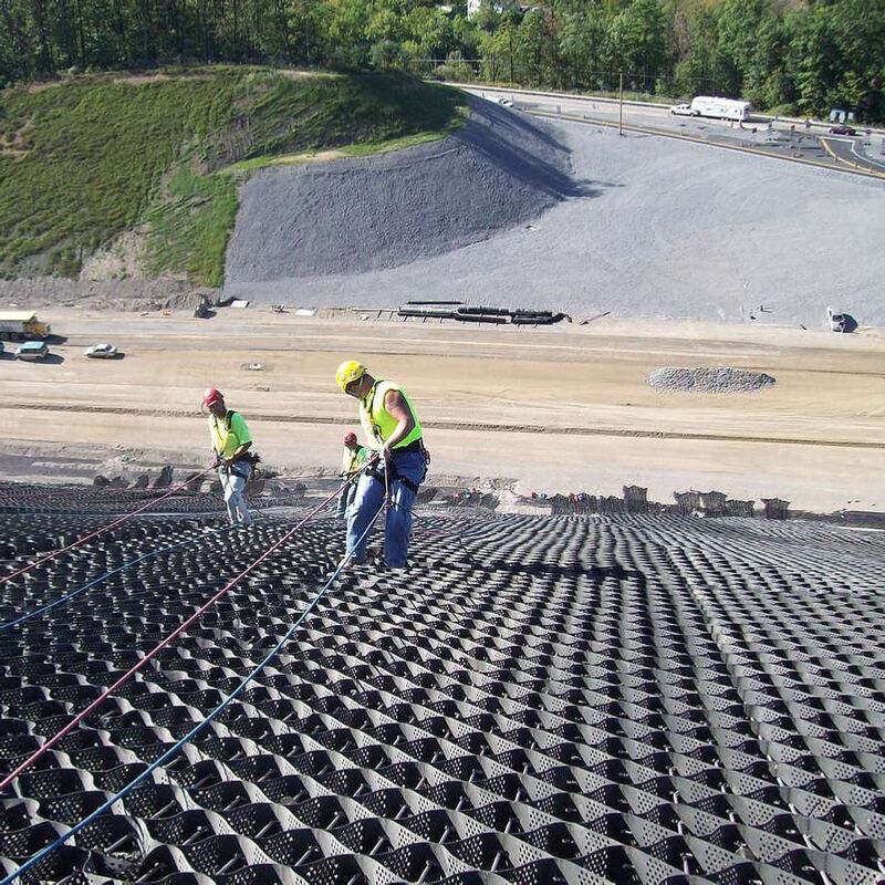 HDPE Geocell พลาสติกทางเข้ากรวด HDPE Geocell การควบคุมดินบนถนนเพื่อเสริมความแข็งแรงของถนน การป้องกันลาดเอียง การควบคุมการกัดเซาะ กรวด ทางหลวง