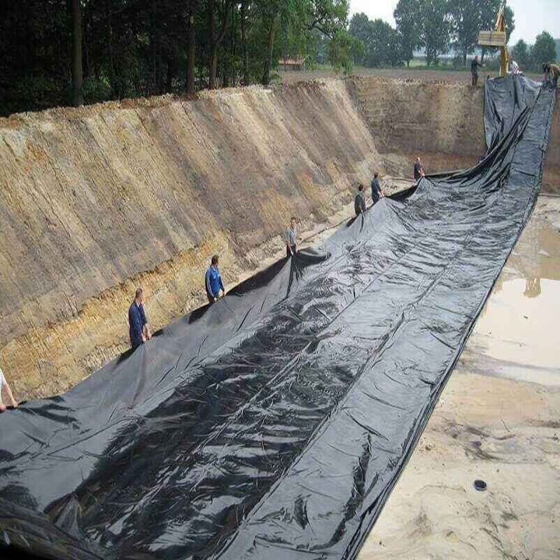 แผ่นรองบ่อ HDPE Geomembrane สีดำทนทาน หนา 0.5 มม. – 2.0 มม. สำหรับบ่อปลาทรงกลม, การเก็บกักน้ำเพาะเลี้ยงสัตว์น้ำ, อ่างเก็บน้ำ และการใช้งานกันซึมสำหรับเขื่อน